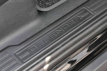 Land Rover Defender 90 D200 S AWD Auto Noir — photo 7