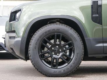 Land Rover Defender 90 D200 S Pano-AHK-Luftfederung-Winter Paket Vert — photo 9