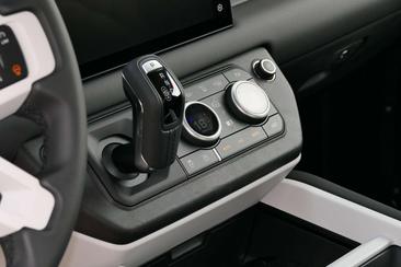 Land Rover Defender 90 D200 S AWD Auto Noir — photo 15