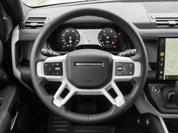 Land Rover Defender 90 D200 S Pano-AHK-Luftfederung-Winter Paket Vert — photo 11