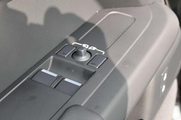 Land Rover Defender 90 D200 S AWD Auto Noir — photo 16