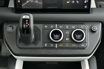 Land Rover Defender 90 D200 S AWD Auto Noir — photo 18