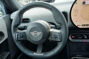 Mini Cooper Favoured S — photo 30