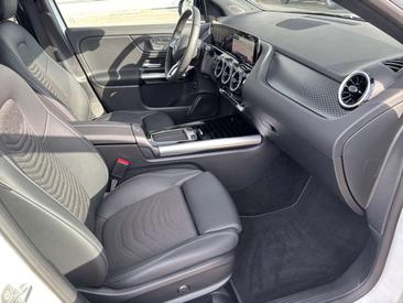 Mercedes GLA 180 Night Edition — photo 6