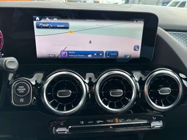 Mercedes GLA 180 Night Edition — photo 10