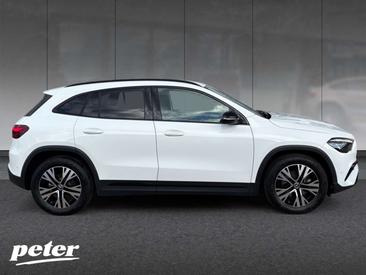 Mercedes GLA 180 Night Edition — photo 20