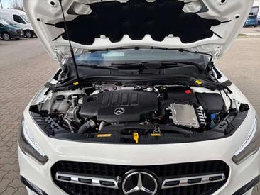 Mercedes GLA 180 Night Edition — photo 21