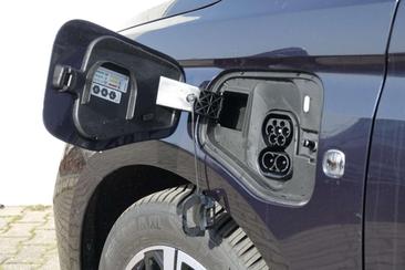 Volkswagen Caddy Maxi EHYBRID Style — photo 4