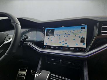 Volkswagen Touareg EHybrid 4Motion R — photo 10