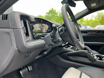 Porsche Cayenne III GTS Coupé — photo 28