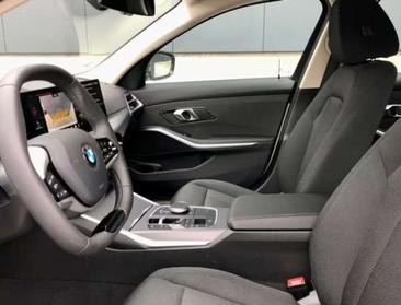 BMW 318i — photo 5