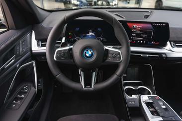 BMW IX2 M Sport EDrive20 — photo 2