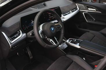 BMW IX2 M Sport EDrive20 — photo 7