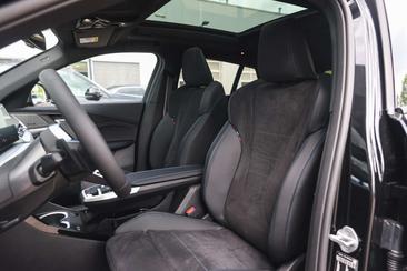 BMW IX2 M Sport EDrive20 — photo 8