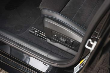 BMW IX2 M Sport EDrive20 — photo 10