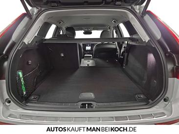 Volvo XC60 B4 Core — photo 15