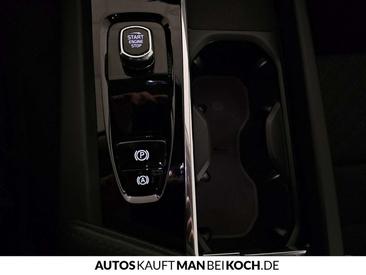 Volvo XC60 B4 Core — photo 32