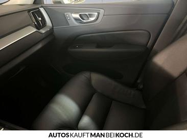 Volvo XC60 T6 Recharge Core — photo 25