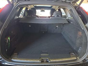 Volvo XC60 B5 R-Design — photo 14