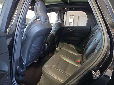 Volvo XC60 B5 R-Design — photo 16