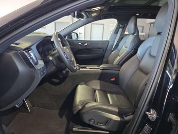 Volvo XC60 B5 R-Design — photo 19