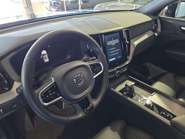 Volvo XC60 B5 R-Design — photo 20