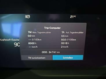 Volvo XC60 B5 R-Design — photo 22
