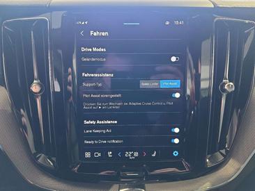 Volvo XC60 B5 R-Design — photo 28