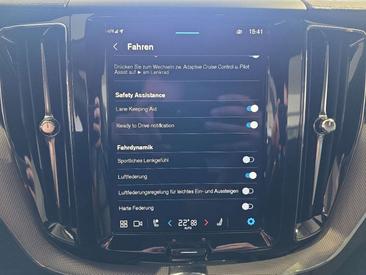 Volvo XC60 B5 R-Design — photo 29