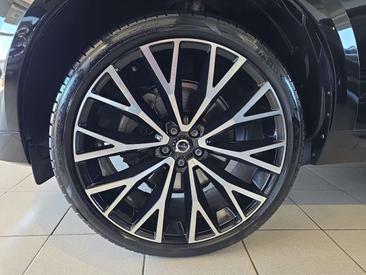 Volvo XC60 B5 R-Design — photo 34