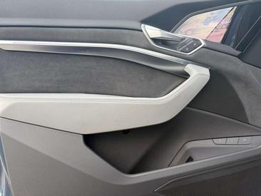 Audi E-tron Sportback Advanced 55 — photo 7