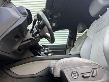 Audi E-tron Sportback Advanced 55 — photo 10