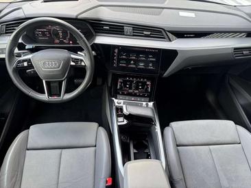 Audi E-tron Sportback Advanced 55 — photo 14