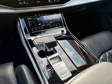 Audi Q7 S Line 55 TFSI E — photo 23