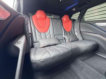 BMW XM — photo 9
