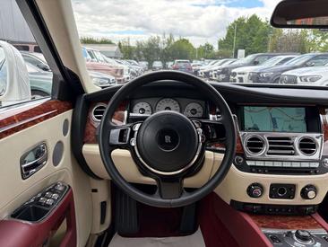 Rolls-Royce Ghost — photo 12