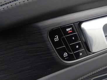 Porsche Panamera II GTS — photo 28