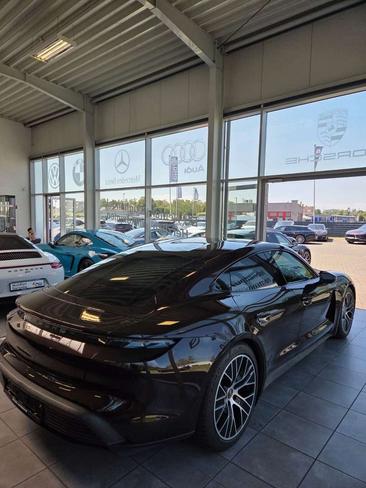 Porsche Taycan — photo 7