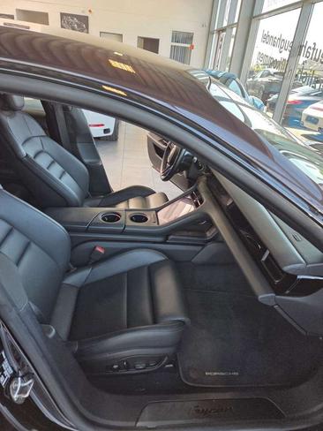 Porsche Taycan — photo 12
