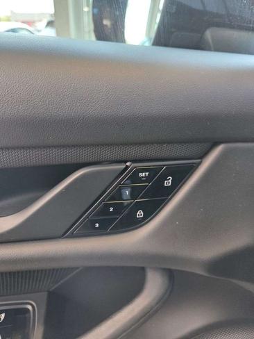 Porsche Taycan — photo 14