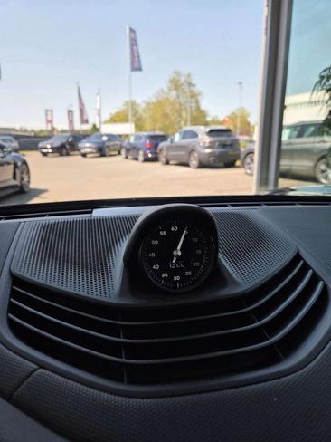 Porsche Taycan — photo 17