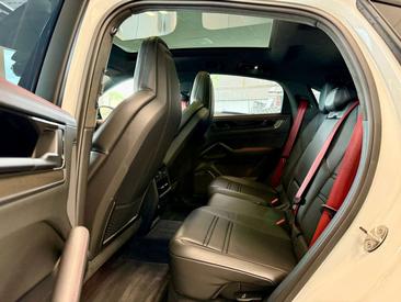 Porsche Cayenne III GTS — photo 9