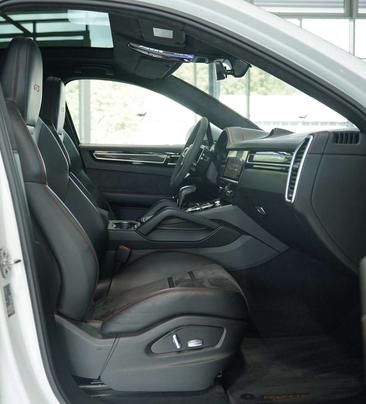 Porsche Cayenne III GTS — photo 16