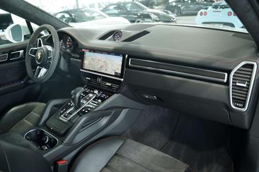 Porsche Cayenne III GTS — photo 21