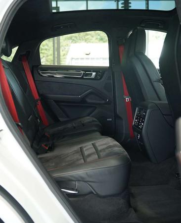 Porsche Cayenne III GTS — photo 23