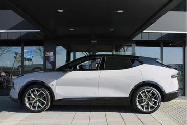 Lotus Eletre 450 — photo 9