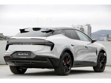 Lotus Eletre — photo 6