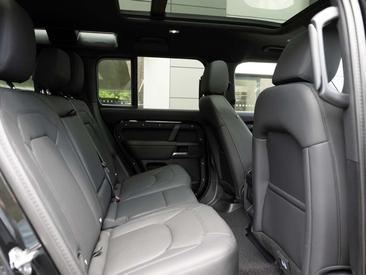 Land Rover Defender 110 D250 X-Dynamic SE LED PANO 360° Black — photo 5