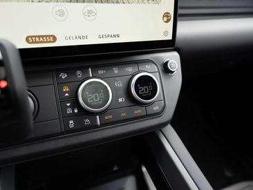 Land Rover Defender 110 D250 X-Dynamic SE LED PANO 360° Black — photo 14