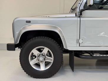 Land Rover Defender Heritage — photo 4